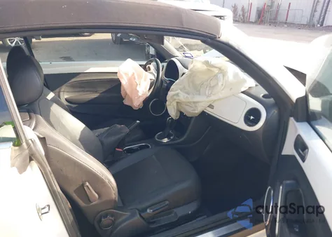 2013 Volkswagen Beetle 2.5L z USA, uszkodzony, nr VIN 3VW5X7AT0DM803667